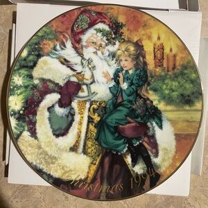 Vintage Avon 1994 The Wonder of Christmas Porcelain Plate 22k Gold Trim Santa